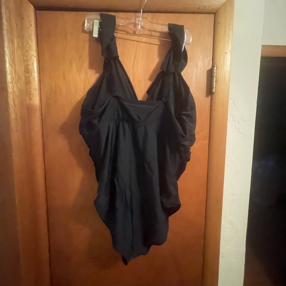 My Charmo Scalloped One Piece Swimsuit Size 3XL Black Ruched Side Slimming NWT - Picture 2 of 7